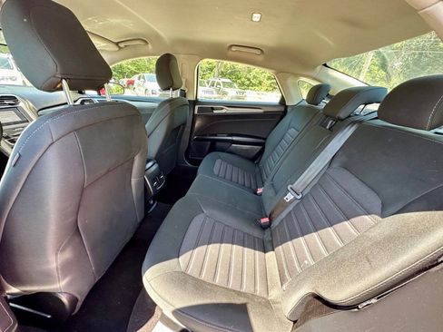 Used 2020 Ford Fusion SE FWD image 12