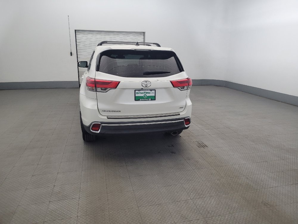 Used 2018 Toyota Highlander LE w/ Protection Package #3 AWD/4WD image 6
