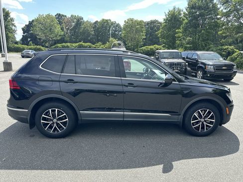 Used 2021 Volkswagen Tiguan SE w/ Panoramic Sunroof Package FWD image 6