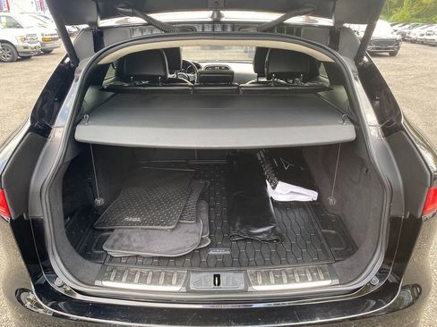 Used 2020 Jaguar F-PACE Premium image 26