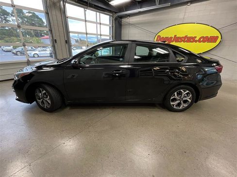 Used 2021 Kia Forte LXS FWD image 2