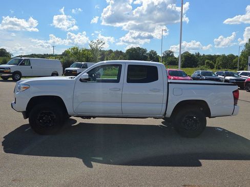 Used 2020 Toyota Tacoma SR AWD/4WD image 2