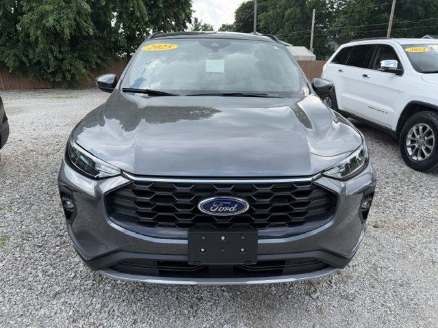Used 2025 Ford Escape ST-Line Select w/ Class II Trailer Tow Package AWD/4WD image 7