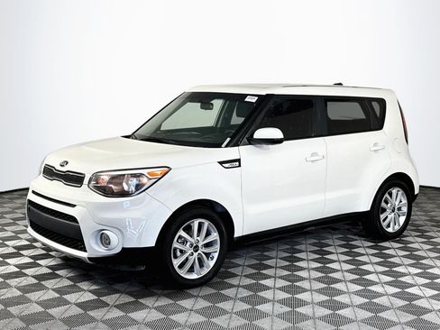 Used 2019 Kia Soul + FWD image 4