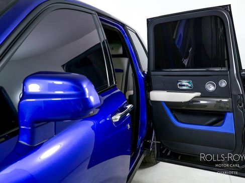 Used 2021 Rolls-Royce Cullinan Black Badge image 18