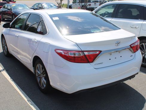Used 2015 Toyota Camry SE FWD image 8