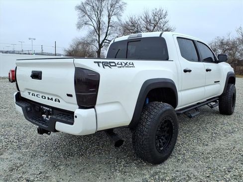 Used 2021 Toyota Tacoma TRD Off-Road w/ TRD Premium Off Road Package image 9