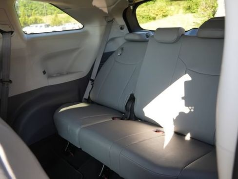 Used 2023 Toyota Sienna XLE FWD image 16