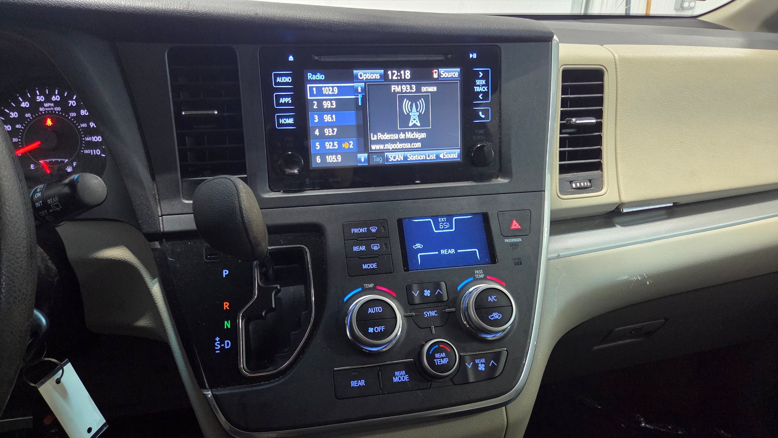 Used 2017 Toyota Sienna LE FWD image 8