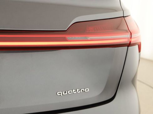 Certified 2022 Audi e-tron Premium image 30