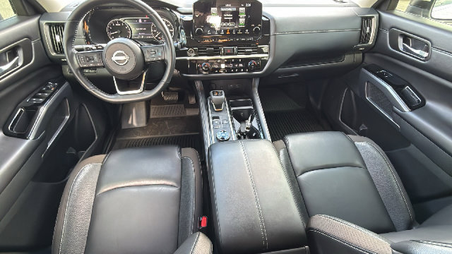 Used 2024 Nissan Pathfinder SL AWD/4WD image 26