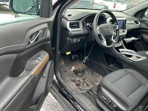 Used 2023 GMC Acadia SLE w/ Driver Convenience Package image 3