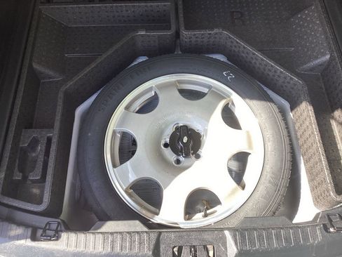 Used 2021 Ford Edge SE image 12