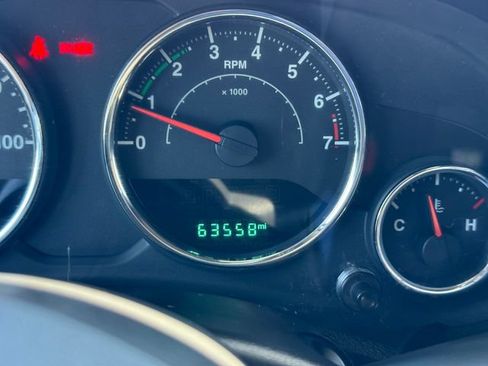 Used 2016 Jeep Wrangler Unlimited Sahara w/ Connectivity Group AWD/4WD image 19