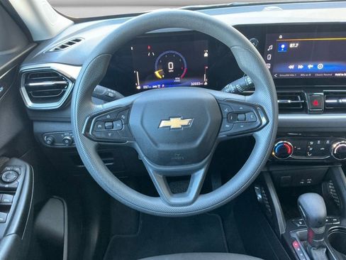 Used 2025 Chevrolet TrailBlazer LT image 12