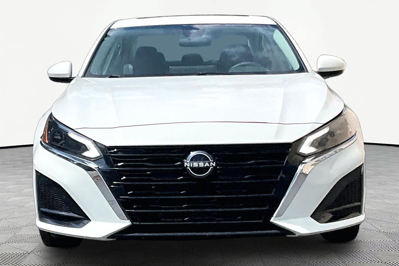 Used 2023 Nissan Altima 2.5 SV w/ SV Premium Package AWD/4WD image 4