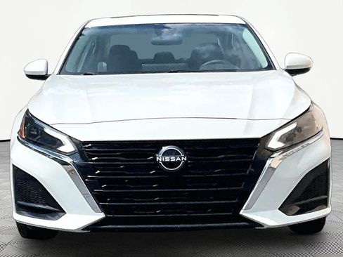 Used 2023 Nissan Altima 2.5 SV w/ SV Premium Package AWD/4WD image 4