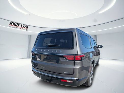 Used 2022 Jeep Wagoneer Series III w/ Premium Group I AWD/4WD image 3