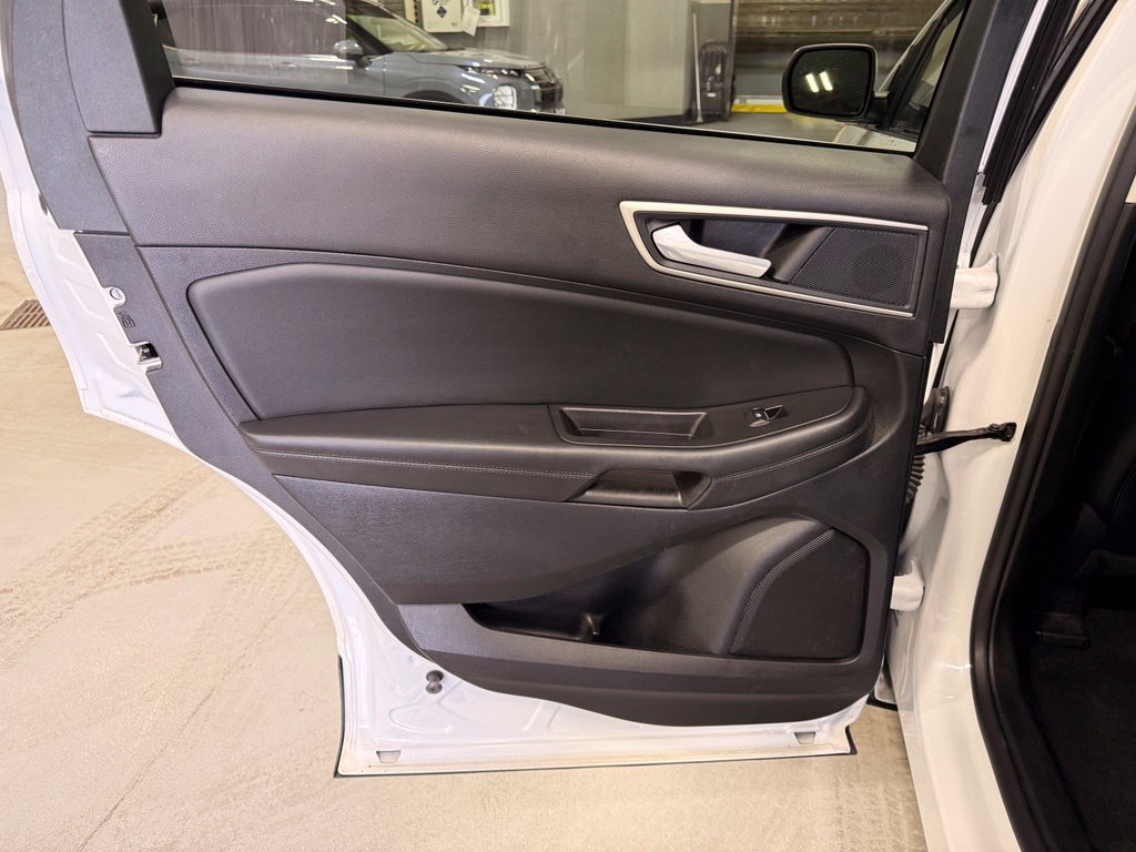 Used 2024 Ford Edge SEL AWD/4WD image 19