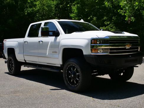 Used 2019 Chevrolet Silverado 3500 High Country w/ Duramax Plus Package AWD/4WD image 4
