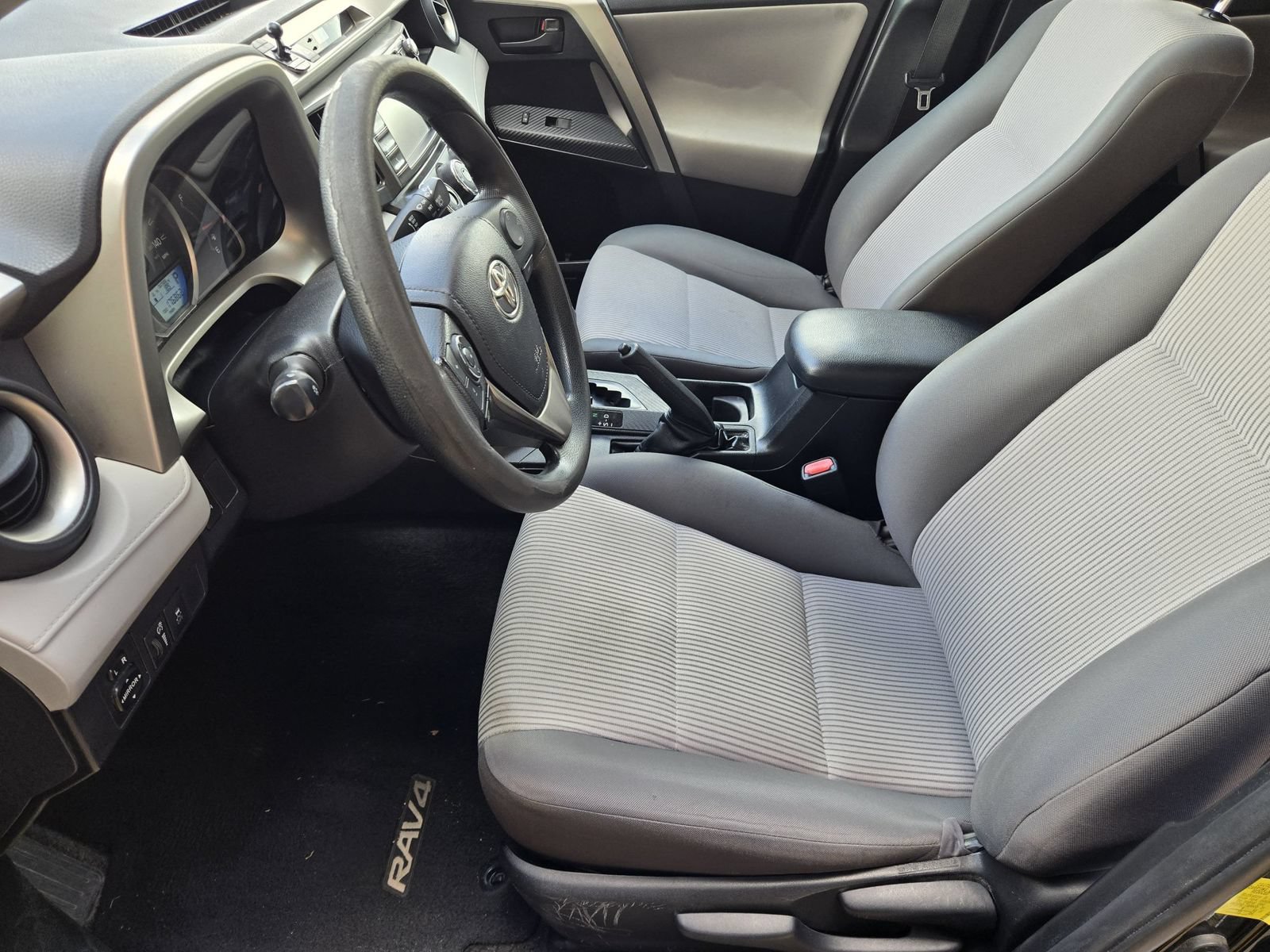 Used 2015 Toyota RAV4 LE AWD/4WD image 13