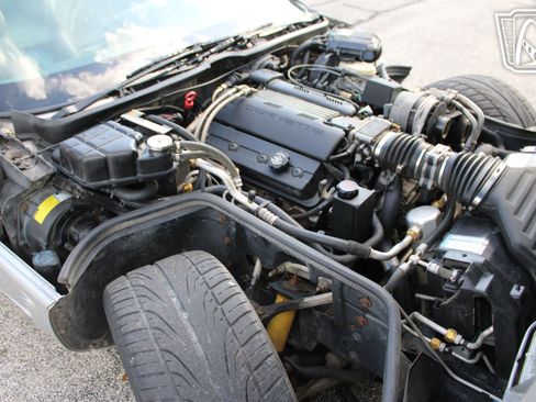 Used 1996 Chevrolet Corvette Coupe RWD image 9