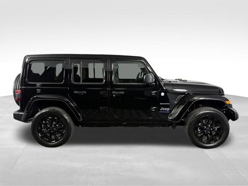 Used 2024 Jeep Wrangler Unlimited Sahara w/ Technology Group AWD/4WD image 6