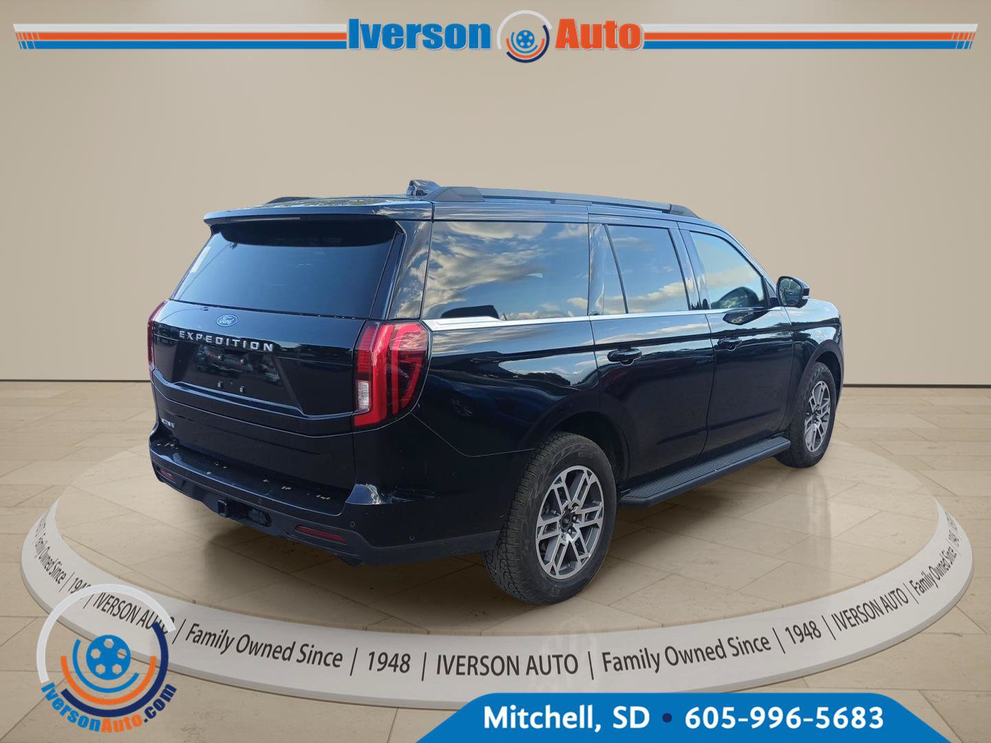 Used 2025 Ford Expedition Active AWD/4WD image 4