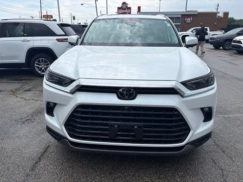 Used 2024 Toyota Grand Highlander AWD image 2