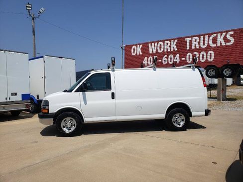 Used 2020 Chevrolet Express 2500 w/ Driver Convenience Package RWD image 2