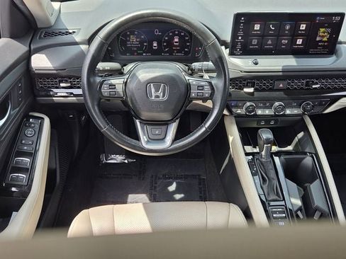 Used 2025 Honda Accord Touring image 11