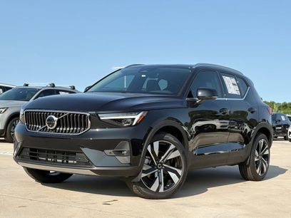 New 2025 Volvo XC40 B5 Ultra w/ Protection Package