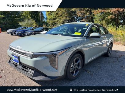 New 2025 Kia K4 LXS