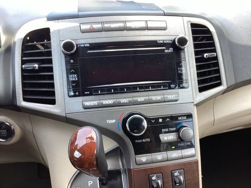 Used 2011 Toyota Venza w/ Comfort Pkg FWD image 14