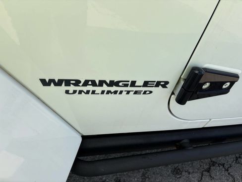 Used 2015 Jeep Wrangler Unlimited Sahara AWD/4WD image 11