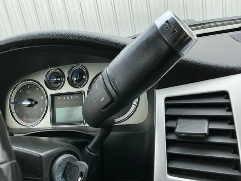 Used 2010 Cadillac Escalade Premium image 34