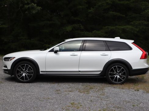 Used 2020 Volvo V90 T6 Cross Country image 32