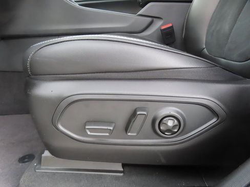 New 2025 Jeep Grand Cherokee Altitude image 9