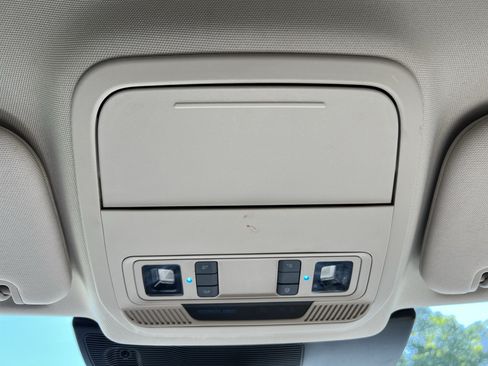 Used 2020 Ford Explorer XLT w/ Equipment Group 202A RWD image 28