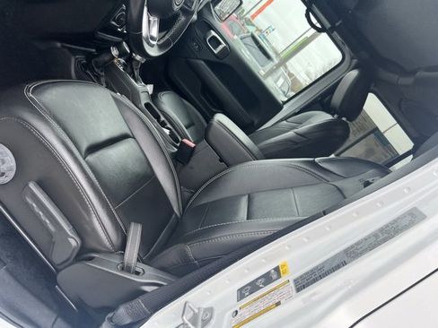 Used 2022 Jeep Gladiator Overland image 13