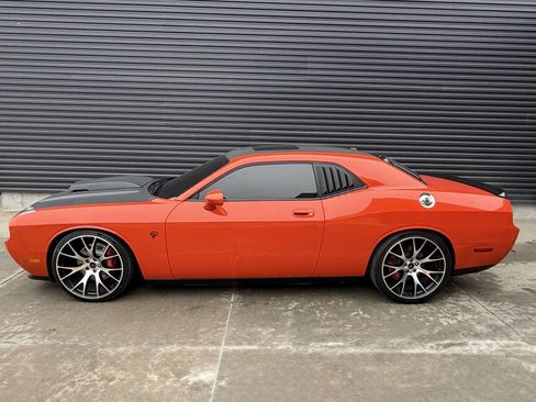 Used 2009 Dodge Challenger SRT8 w/ SRT Option Group II image 9