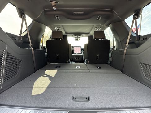 New 2026 GMC Yukon XL AT4 w/ AT4 Premium Plus Package AWD/4WD image 36