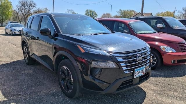 Used 2025 Nissan Rogue SV AWD/4WD image 2