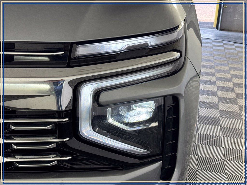 Certified 2025 Chevrolet Suburban Premier AWD/4WD image 43