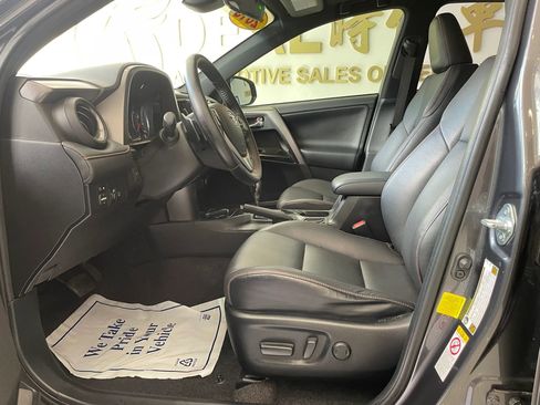 Used 2018 Toyota RAV4 SE w/ Power Extra Value Package FWD image 9