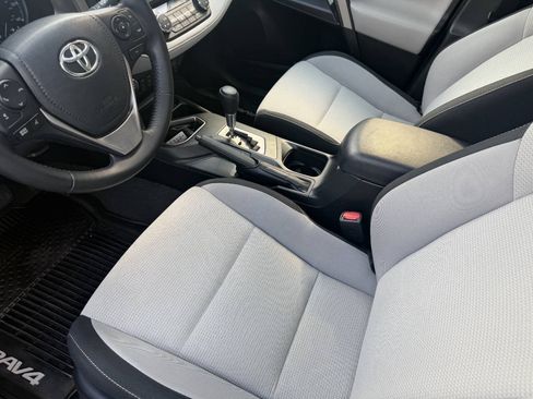 Used 2018 Toyota RAV4 XLE AWD/4WD image 18