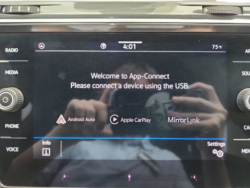 Certified 2023 Volkswagen Tiguan SE R-Line image 20