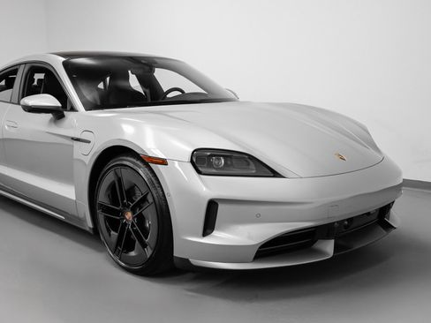 New 2025 Porsche Taycan image 9