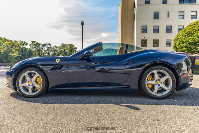 Used 2012 Ferrari California RWD image 2