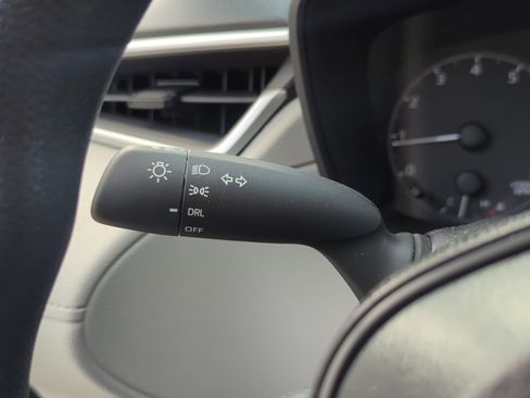 Used 2025 Toyota Corolla Cross L image 13